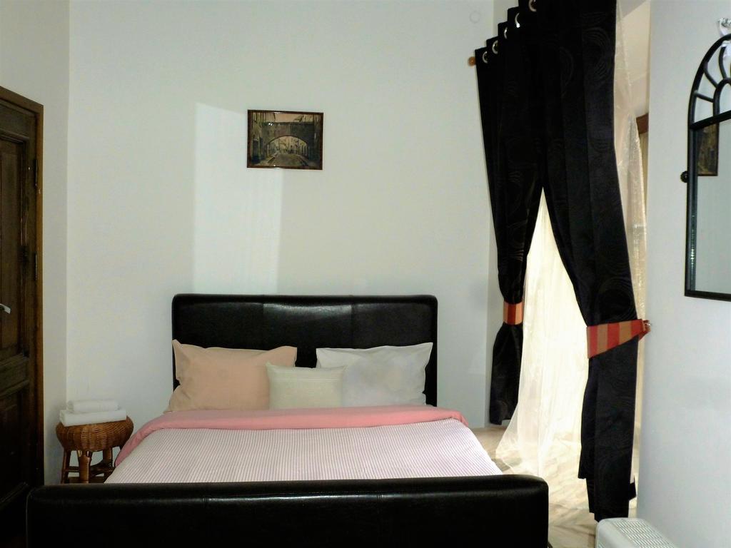 Seven Fridays Guest House Vilnius Room photo